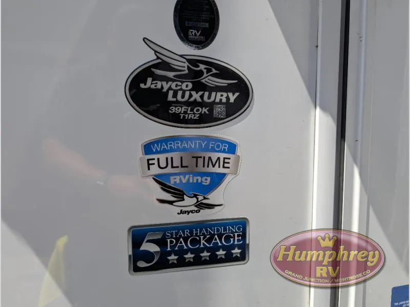 2026 Jayco Pinnacle 39FLOK - Photo 3