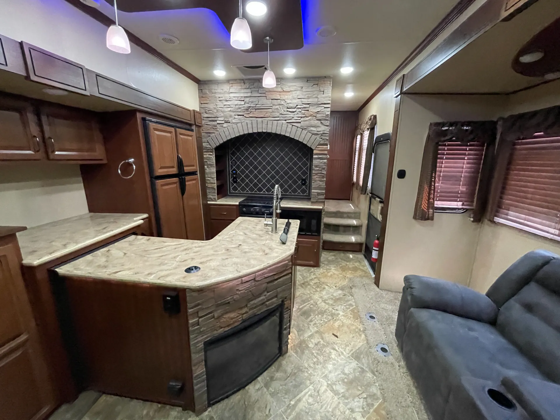 2016 Forest River Vengeance Touring Edition 39R12 - Photo 3