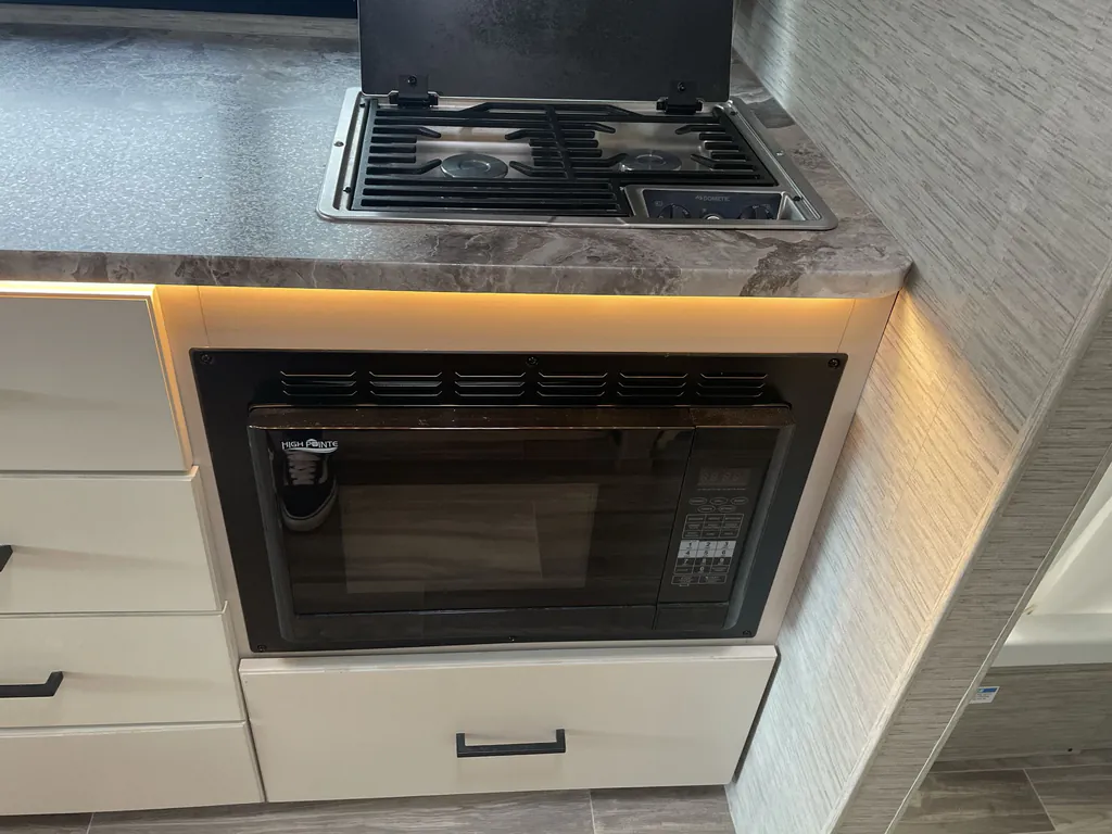 2022 Thor Motor Coach Axis 24.3, Photos photo 10