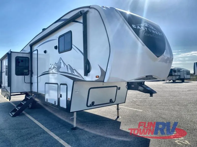 2022 East to West Tandara 320RL - Photo 2