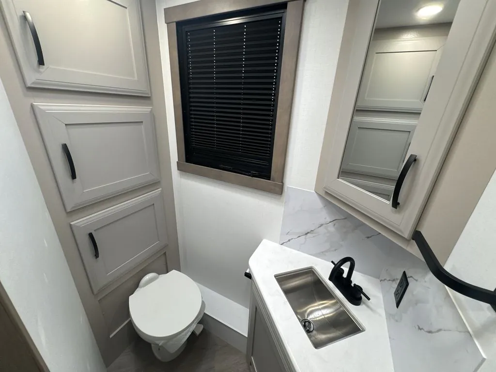 2027 Entegra Coach Emblem 36U, Photos photo 17