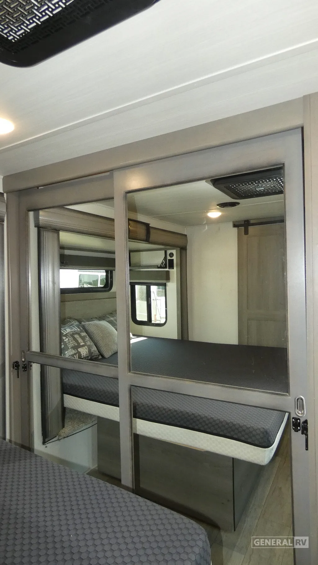 2022 Keystone Montana 3763BP, Photos photo 15