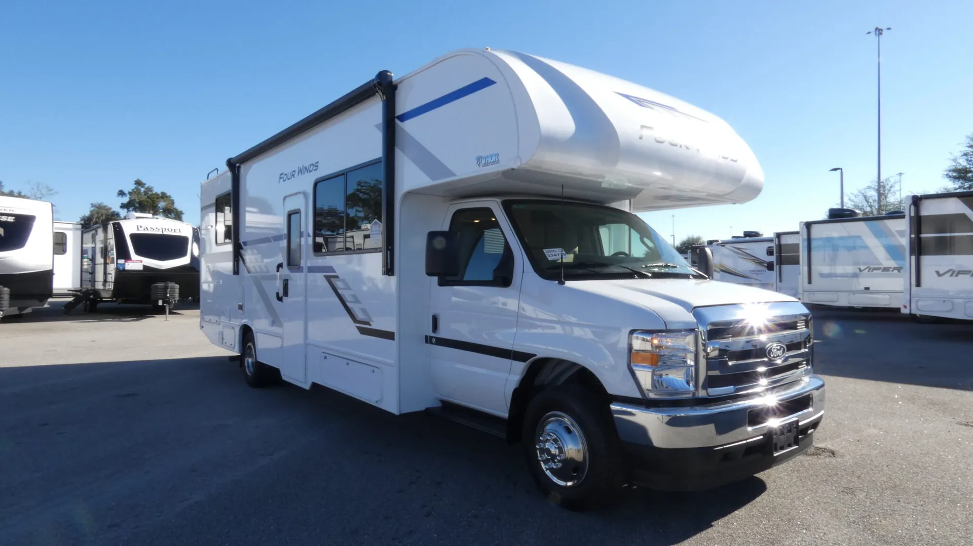 2026 Thor Motor Coach Four Winds 28Z - Photo 2