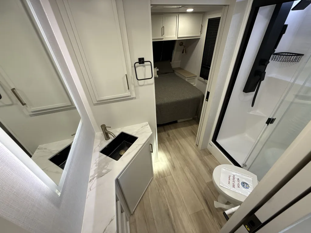 2026 Brinkley Model I 294, Photos photo 15
