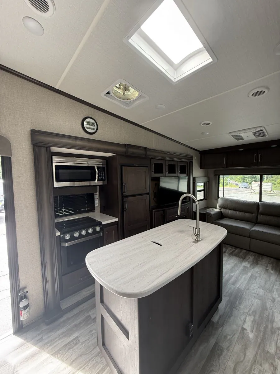 2020 Thor Motor Coach Four Winds 24F - Photo 2