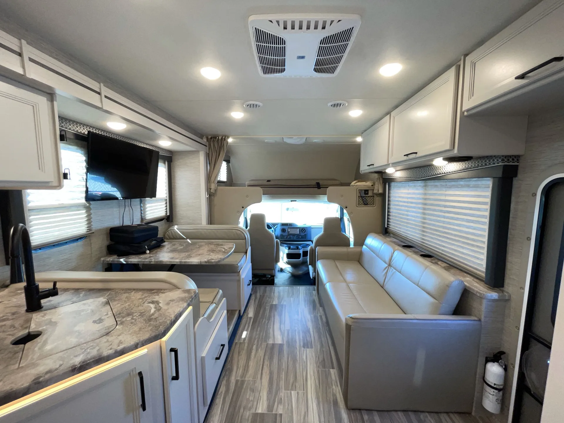 2021 Thor Motor Coach Four Winds 31WV — living area main