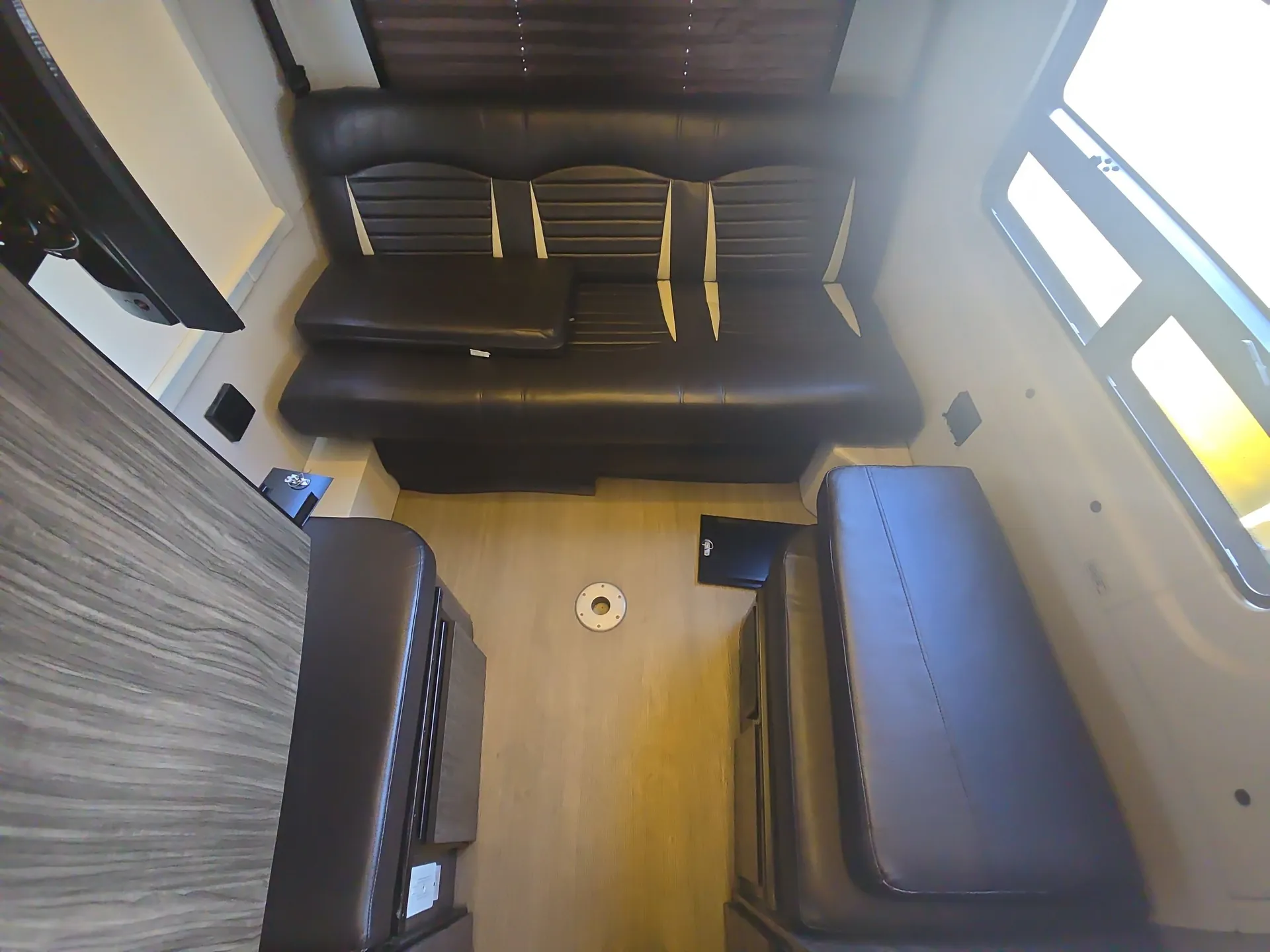 2017 Winnebago Era 70X — living area main