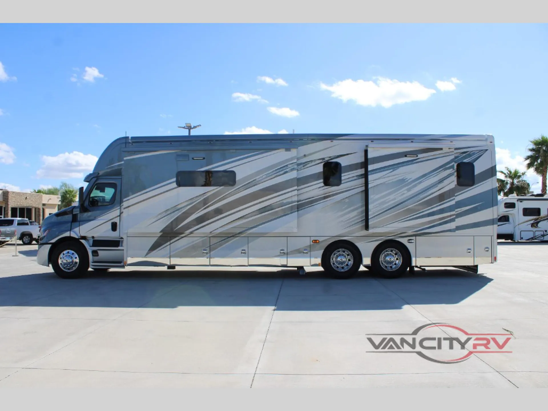 2027 Renegade RV XL 43DB - Photo 3