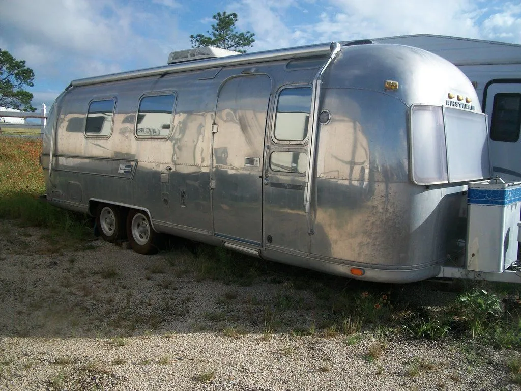 2026 Airstream International Overlander - Photo 2