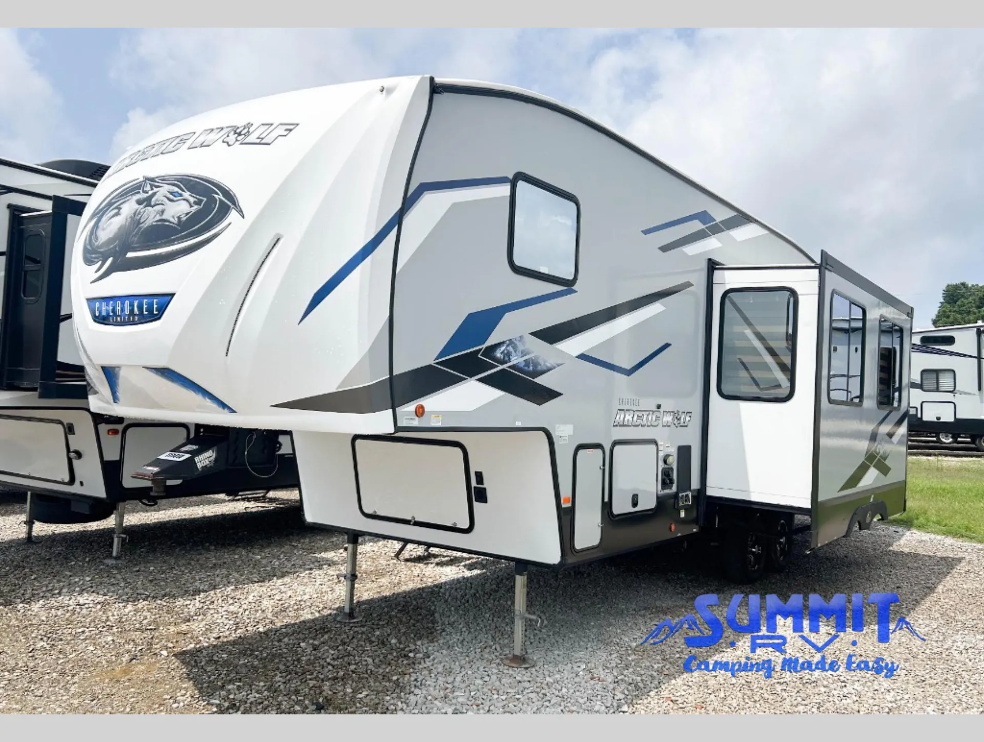 2023 Forest River Cherokee Arctic Wolf 287BH - Photo 3