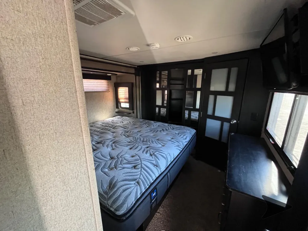 2016 Grand Design Momentum 397TH, Photos photo 23