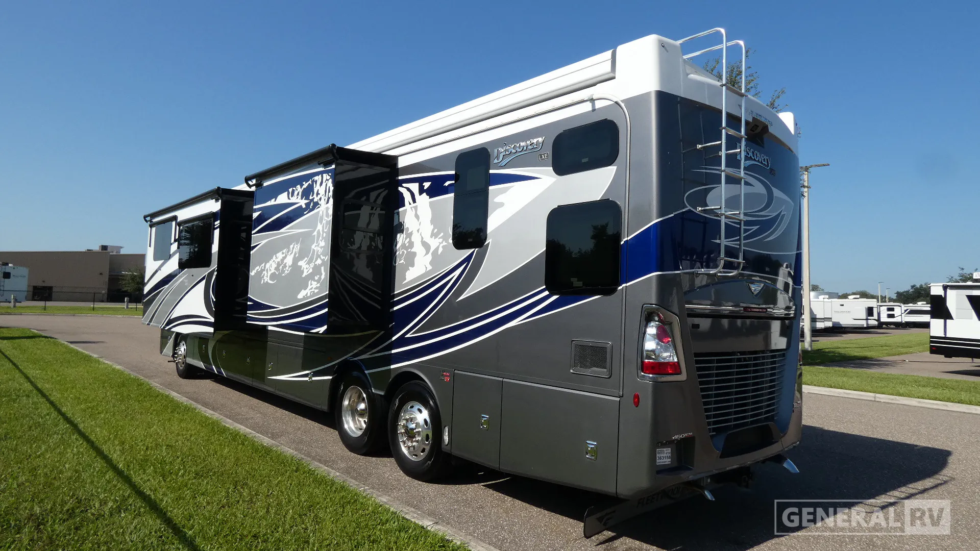 2022 Fleetwood Discovery LXE 44B - Photo 4