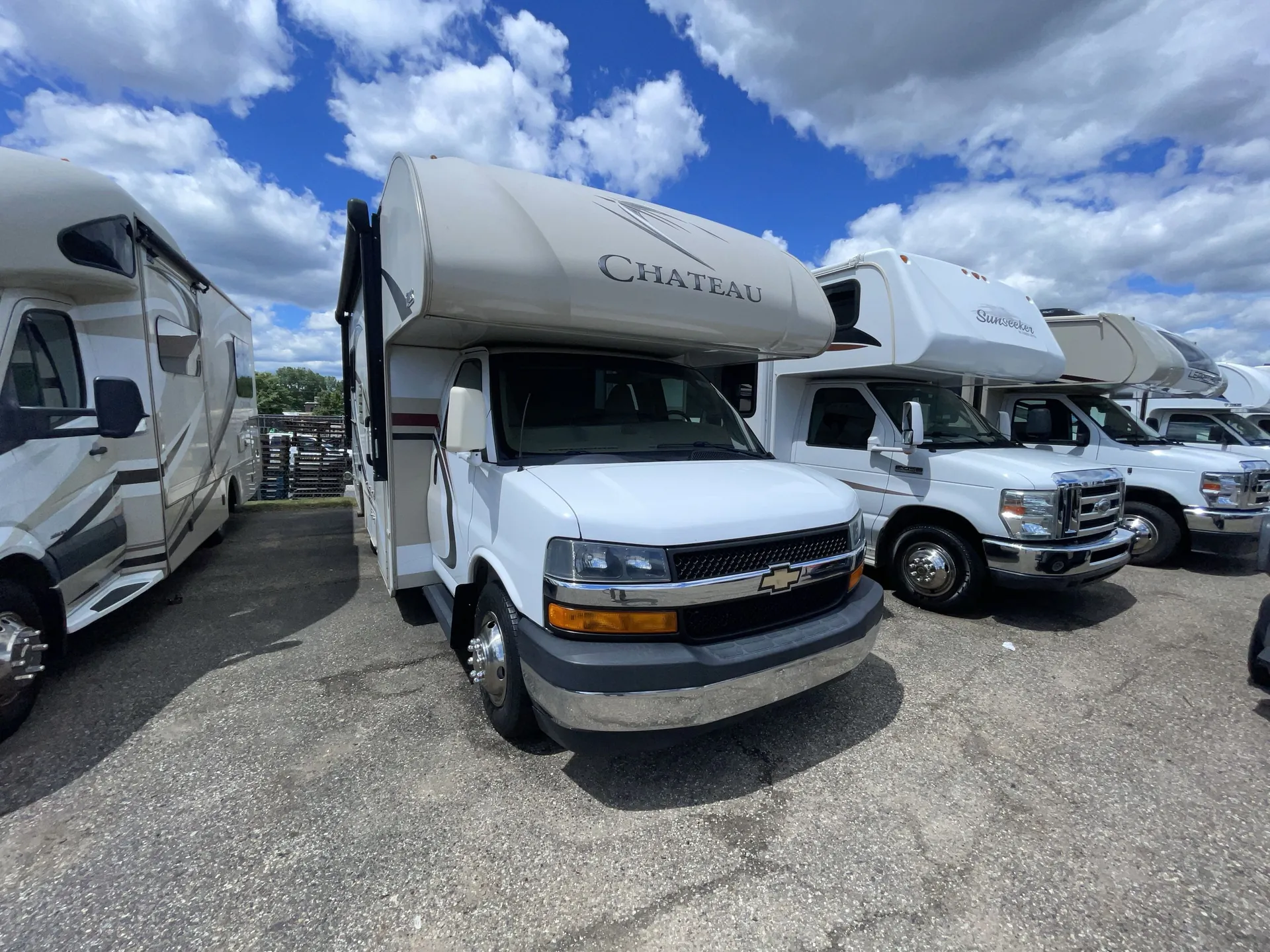 2018 Thor Motor Coach Chateau 22E - Photo 2