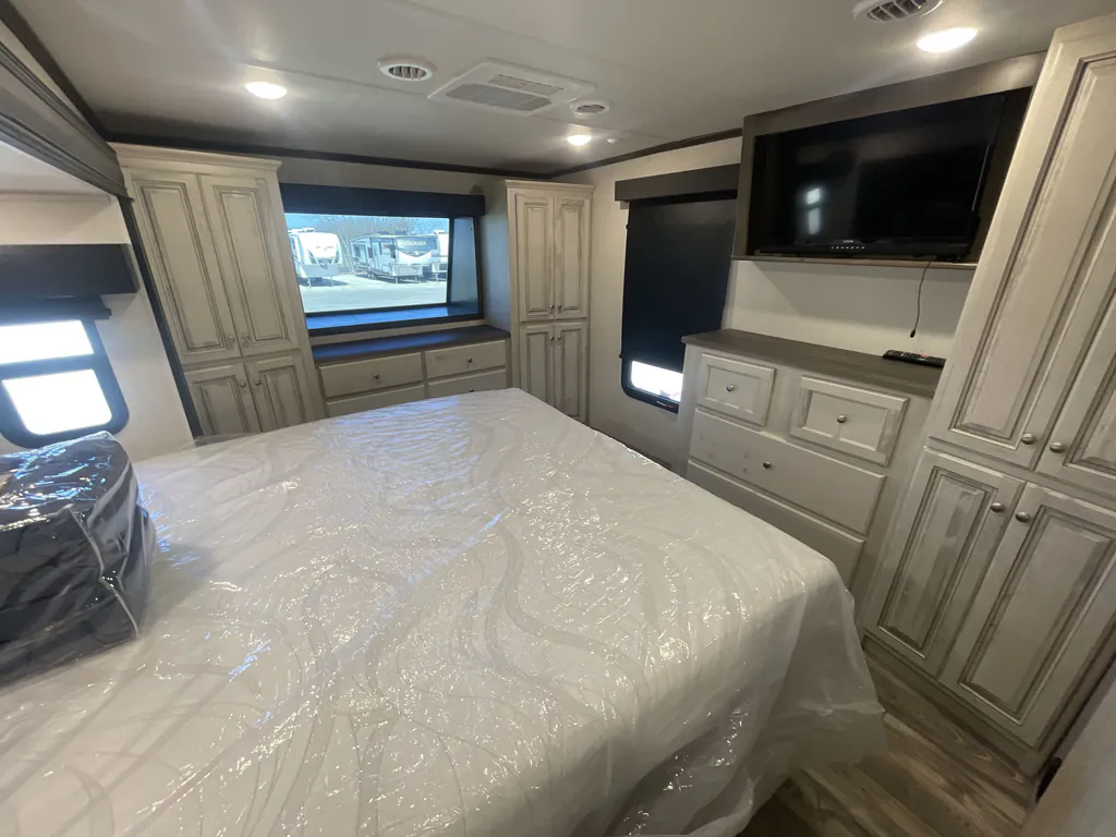 2022 Forest River Cardinal Luxury 380RLX, Photos photo 32
