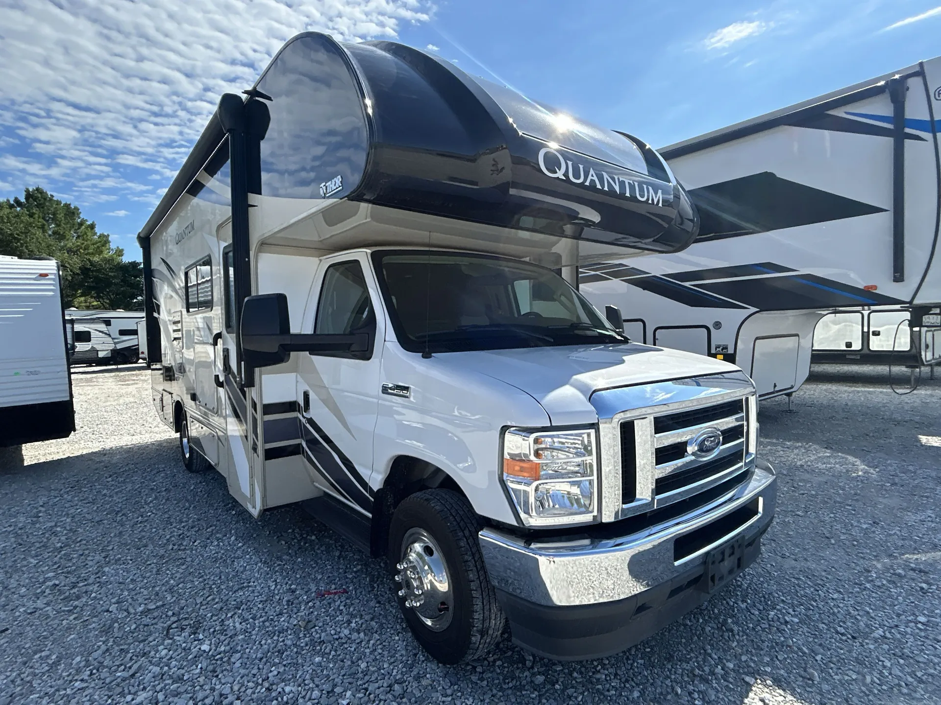 2021 Thor Motor Coach Quantum GS27 - Photo 2