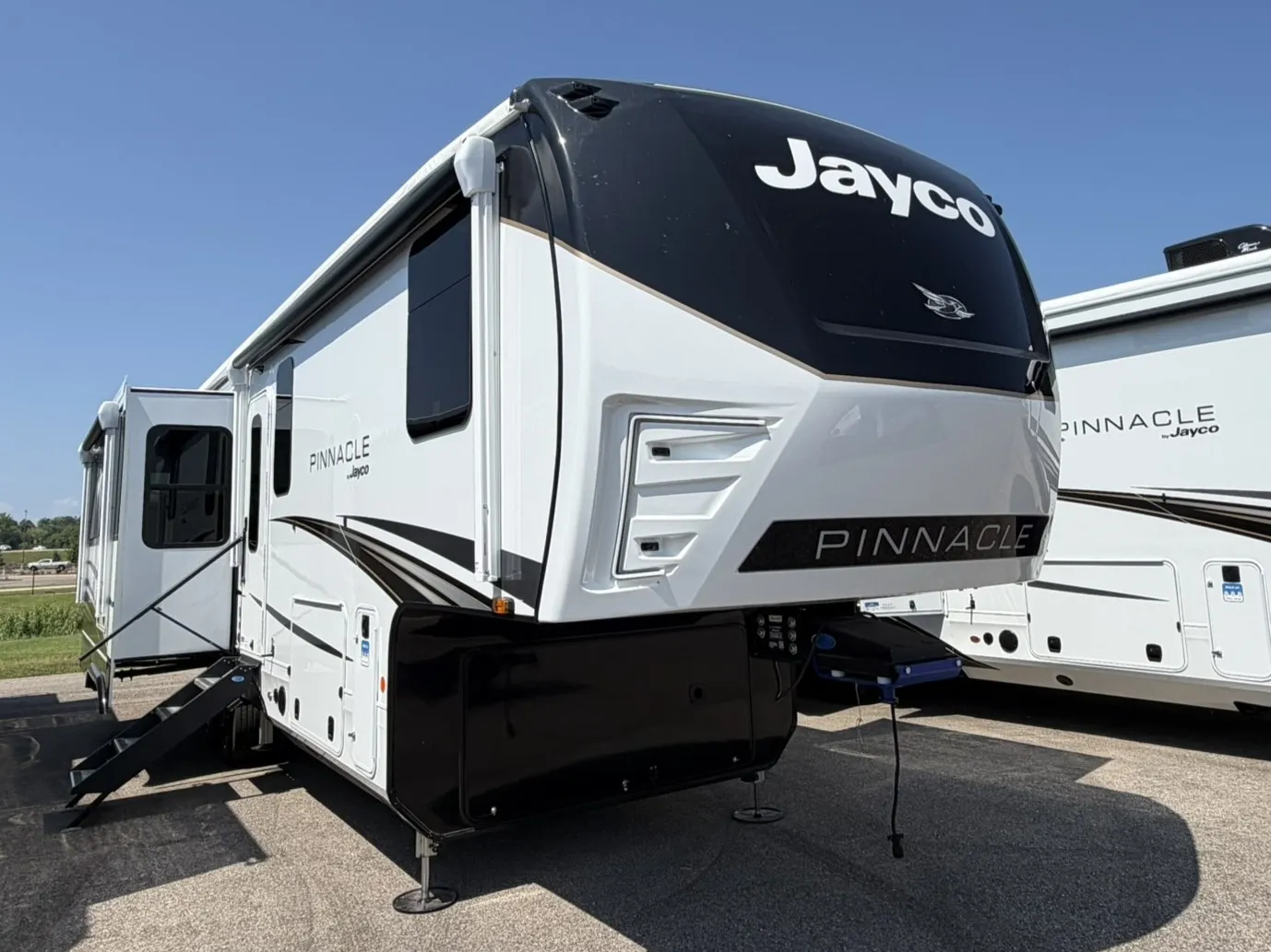 2027 Jayco Pinnacle 32RLTS - Photo 2