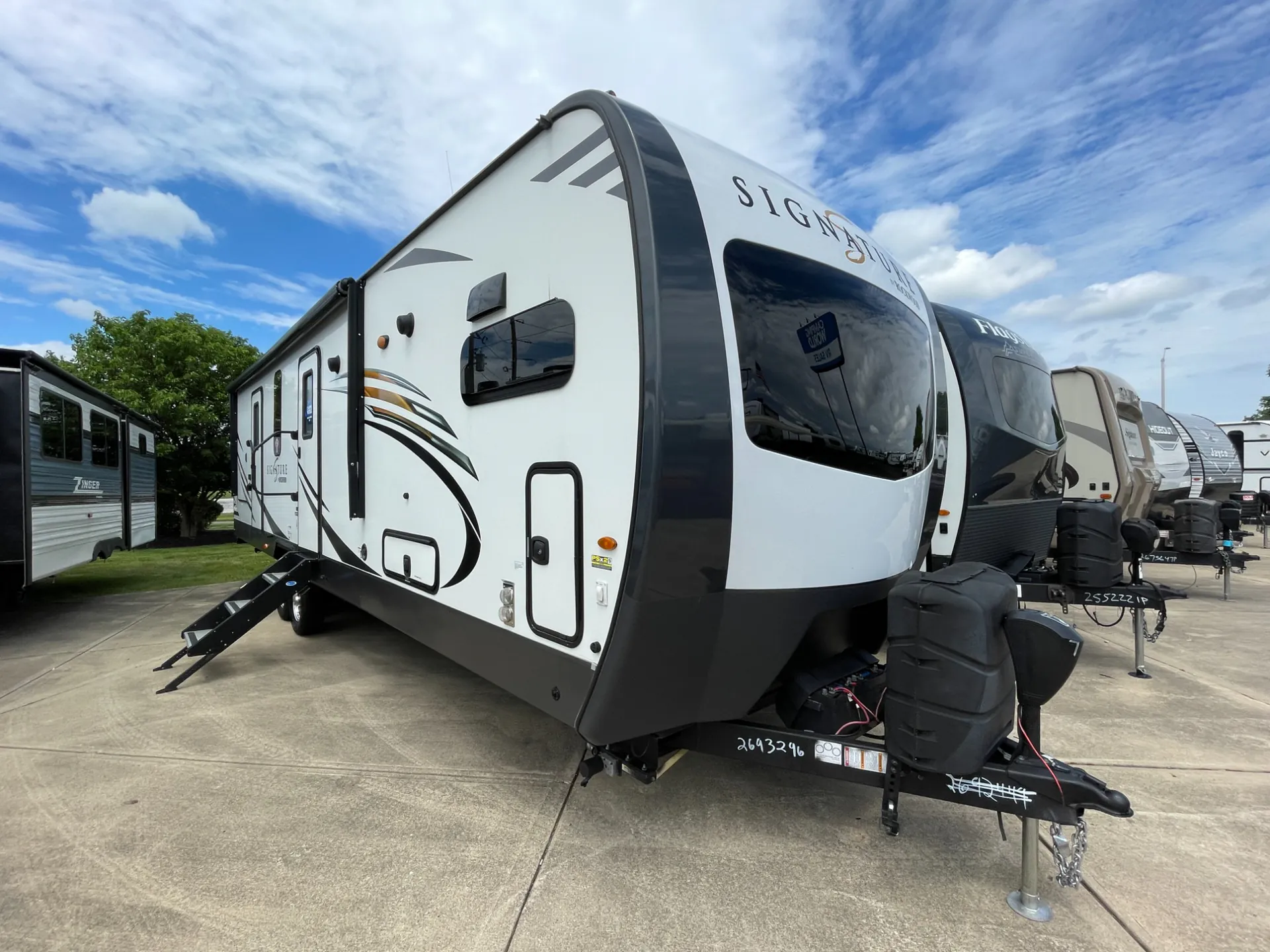 2020 Forest River Rockwood Signature Ultra Lite 8335BSS - Photo 2