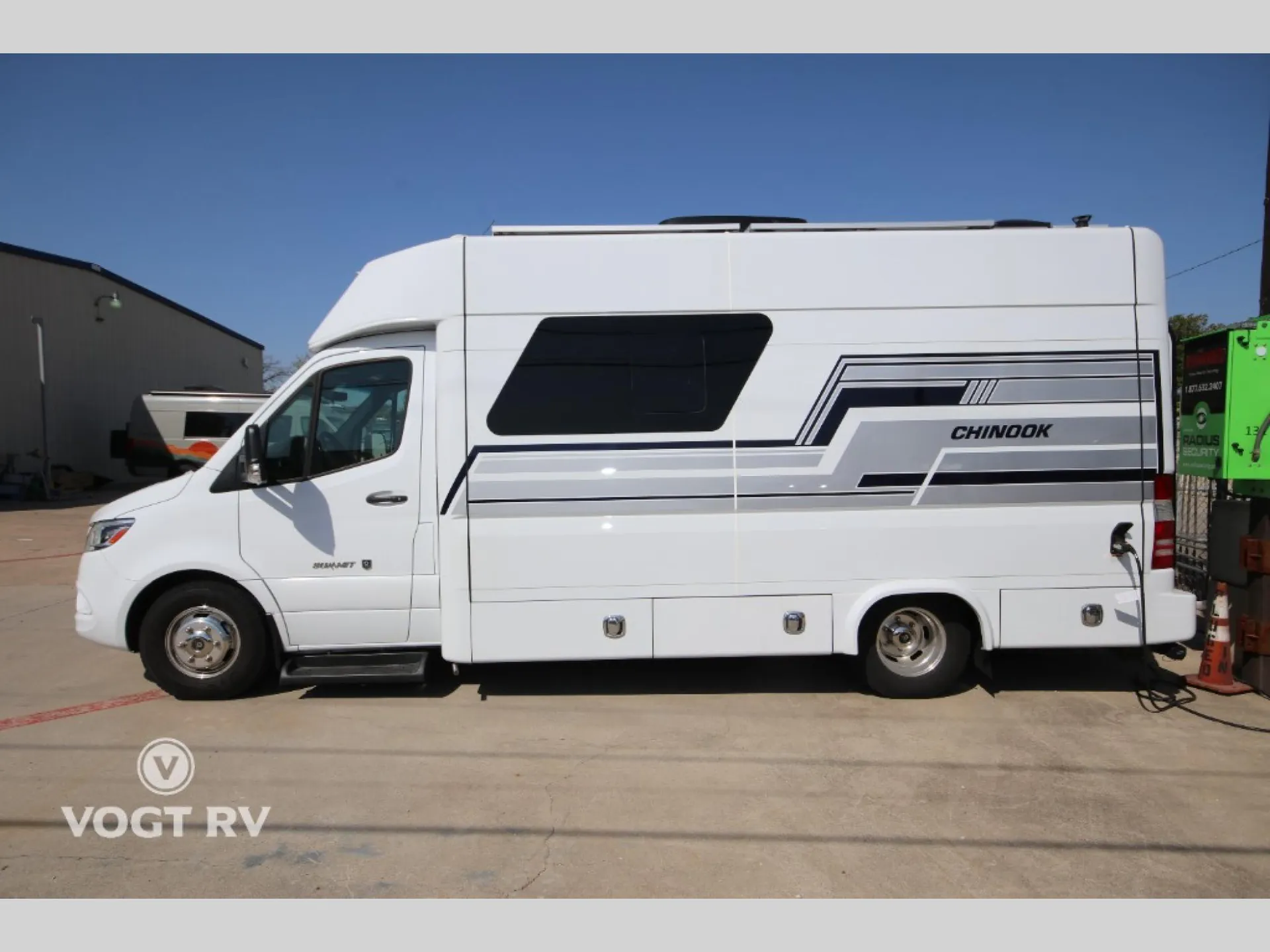2024 Chinook RV Summit DS - Photo 3