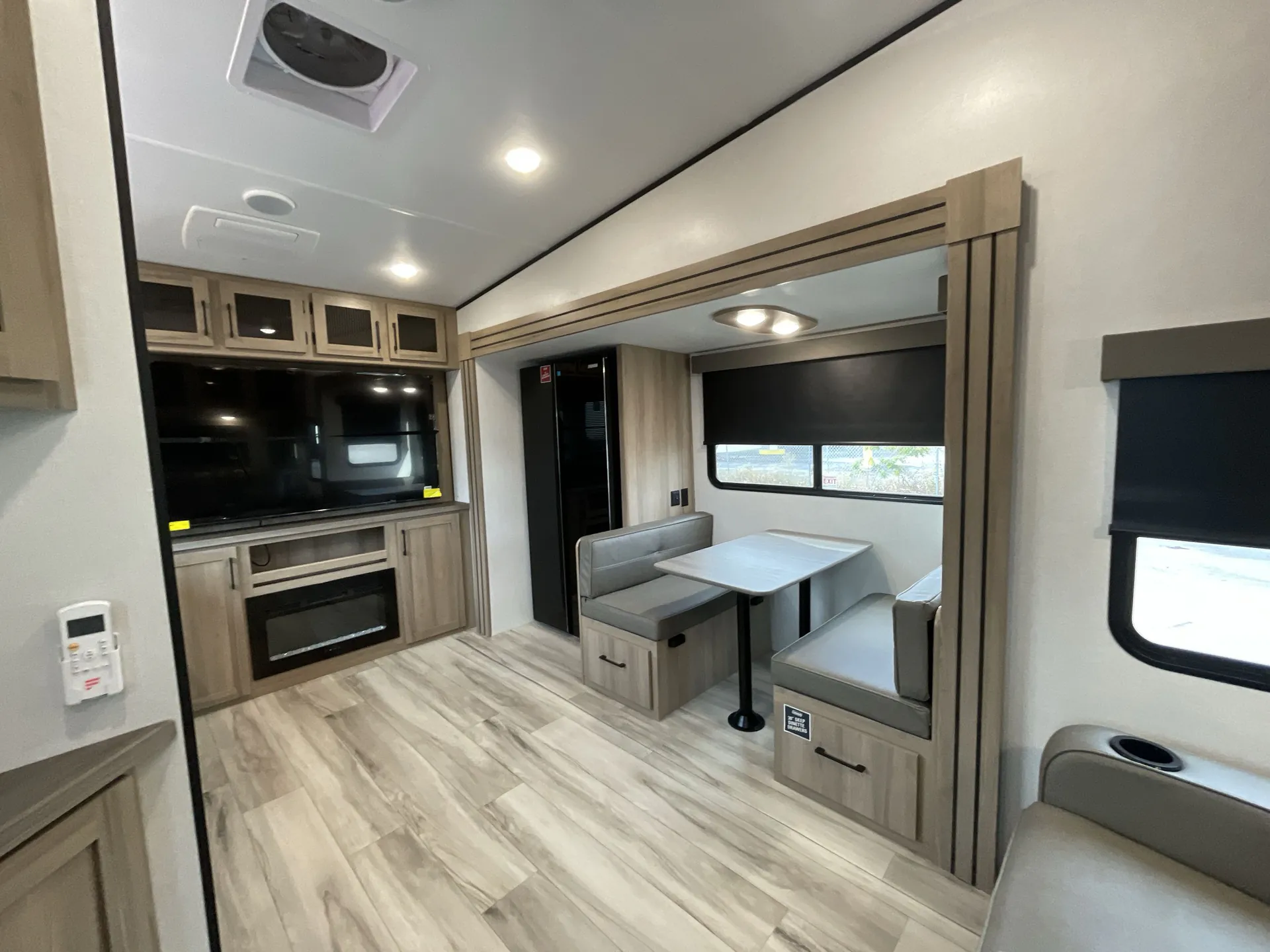 2026 Keystone Coleman Legacy 2400REX - Photo 3