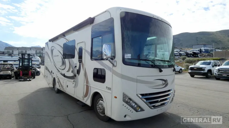 2018 Thor Motor Coach Hurricane 29M - Photo 2
