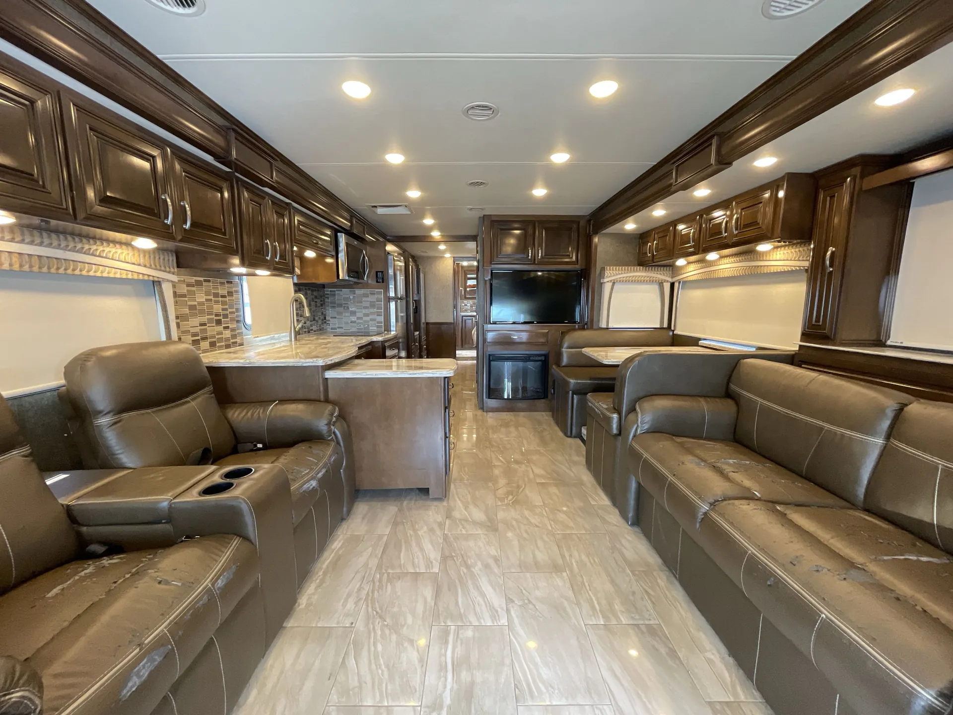 2017 Thor Motor Coach Aria 3901 — living area main