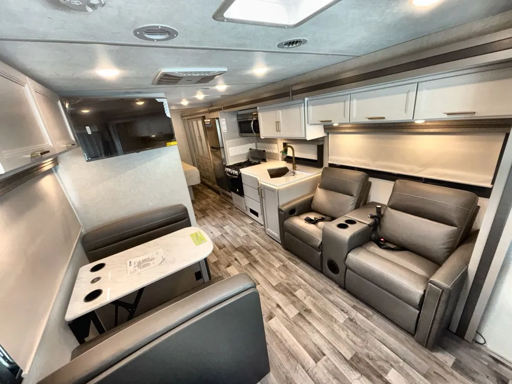 2026 Thor Motor Coach Hurricane 29L - Photo 4
