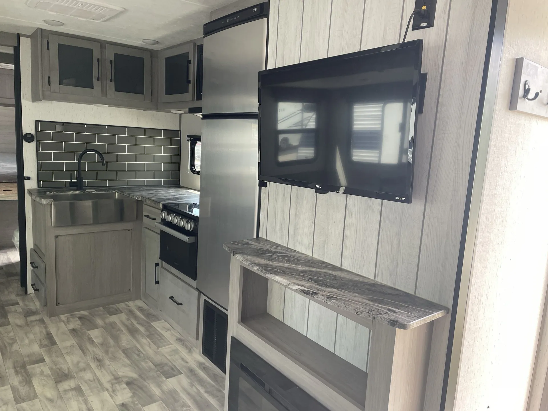 2023 Dutchmen Kodiak Ultra-Lite Ultra-Lite 332BHSL — living area main