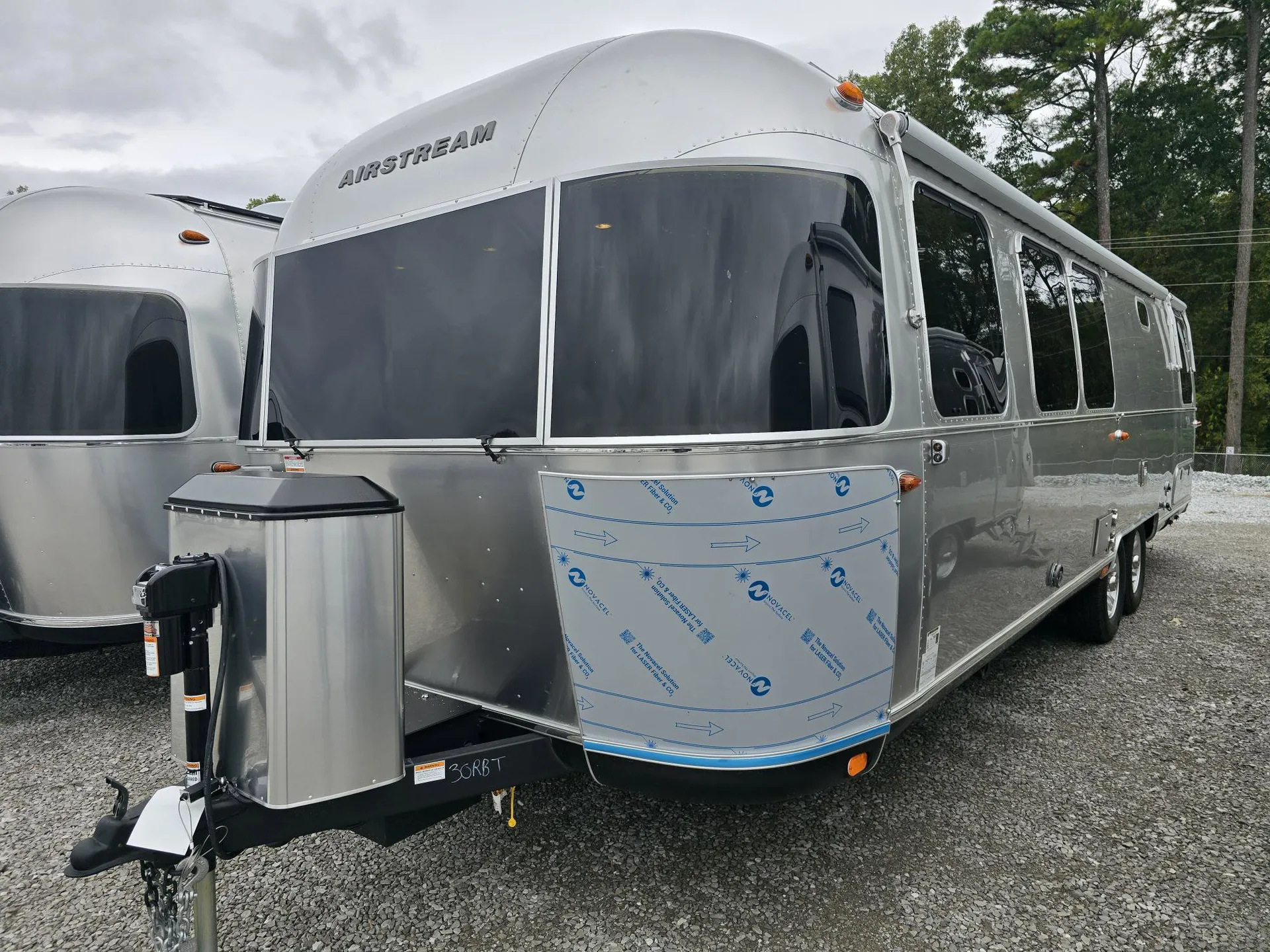 2026 Airstream Classic 30RB - Photo 4