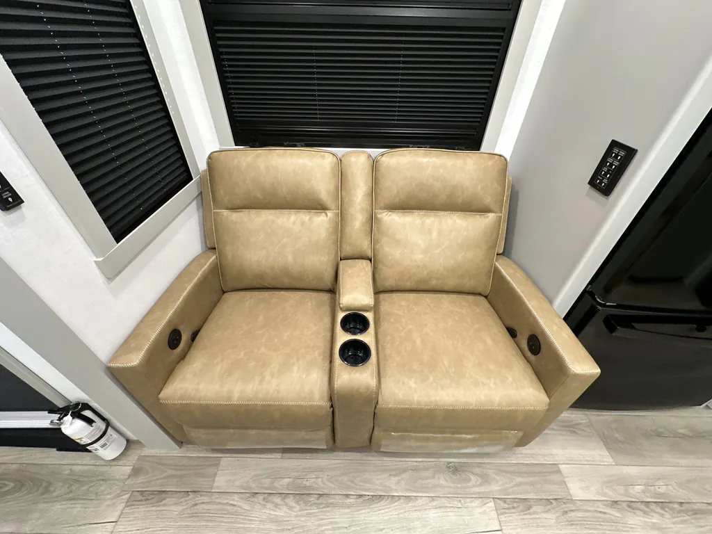 2026 Brinkley Model G 3520, Photos photo 10