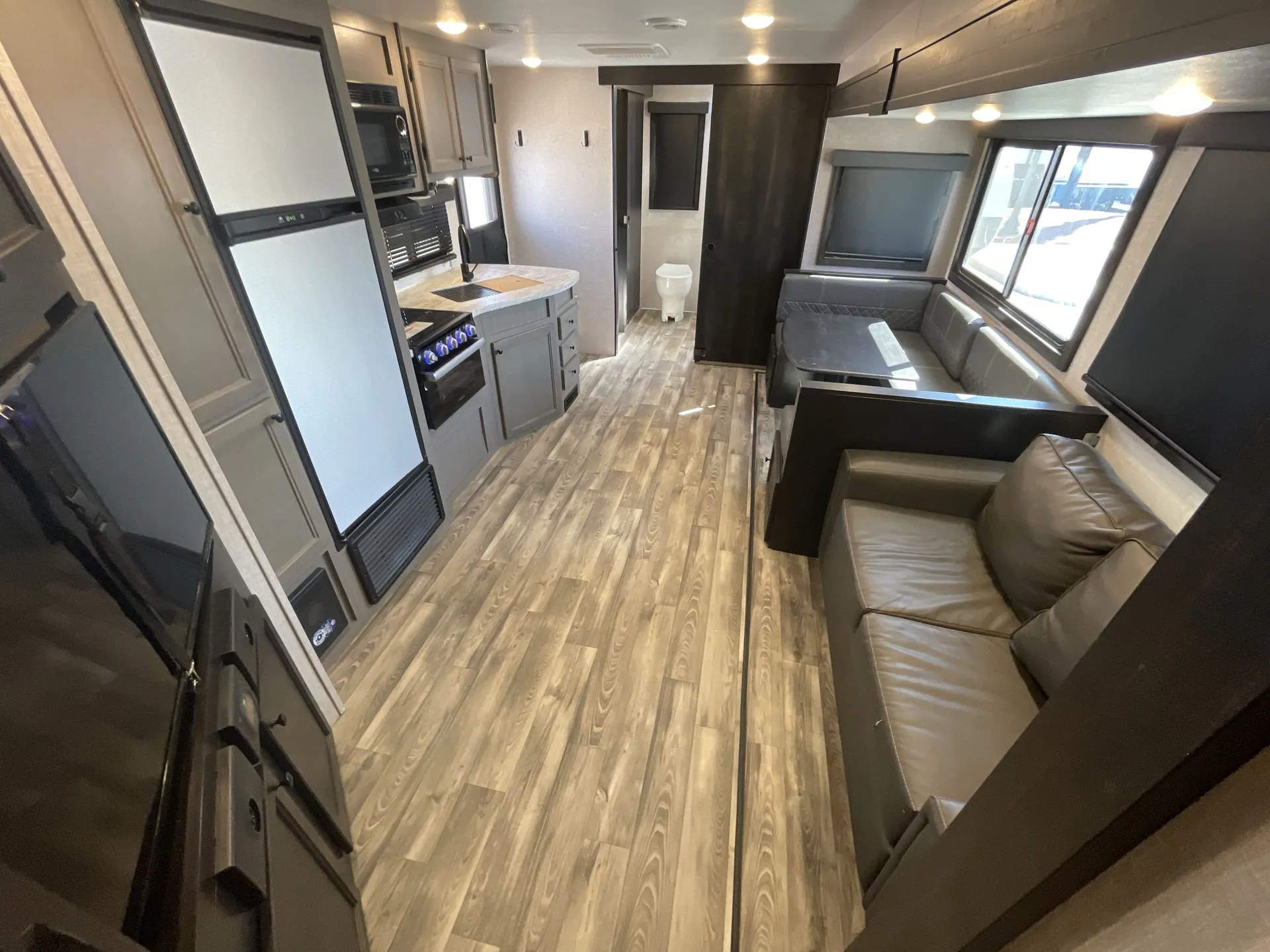 2023 Starcraft Super Lite 252RB — living area main