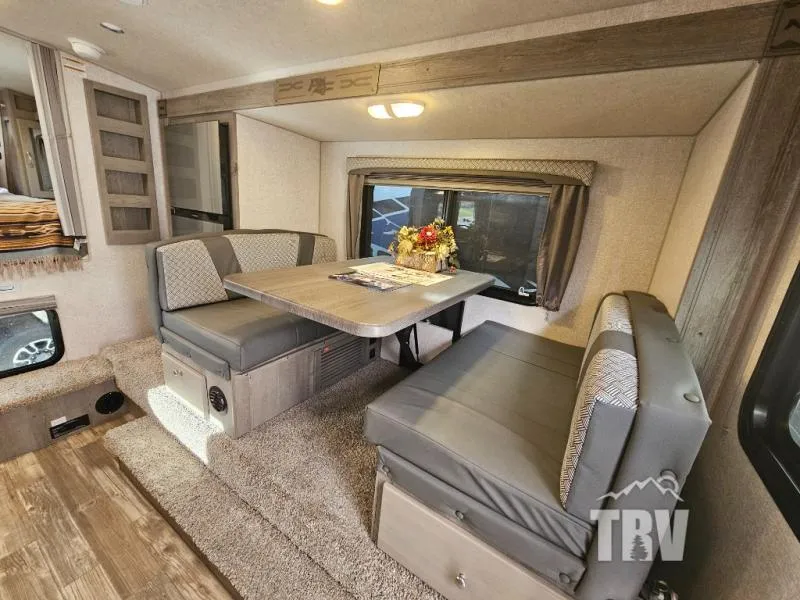 2026 Northwood Arctic Fox Camper 990 - Photo 4