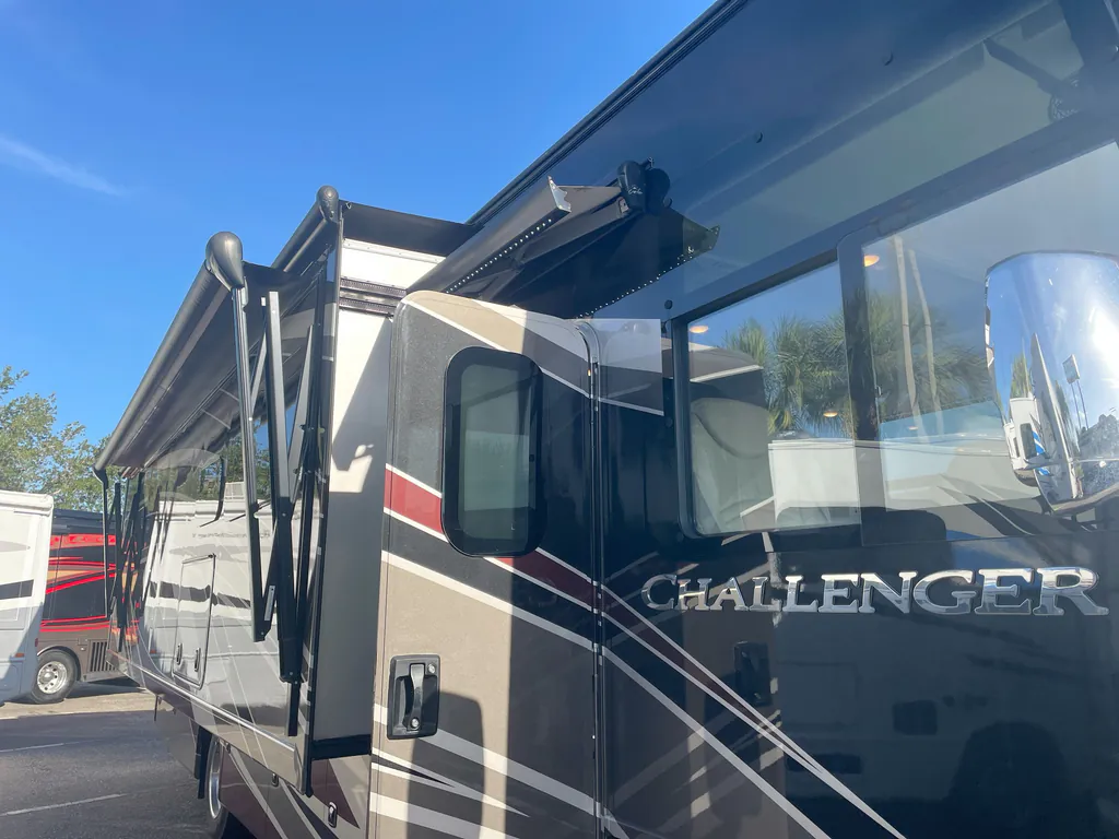 2023 Thor Motor Coach Challenger 35MQ, Photos photo 28