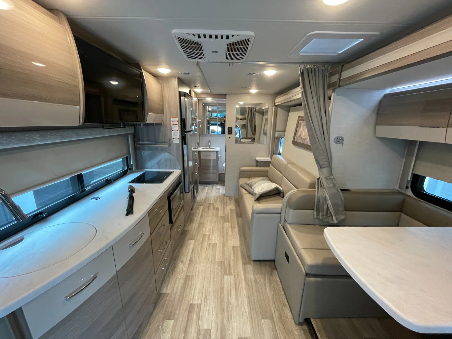 2024 Thor Motor Coach Tiburon 24FB