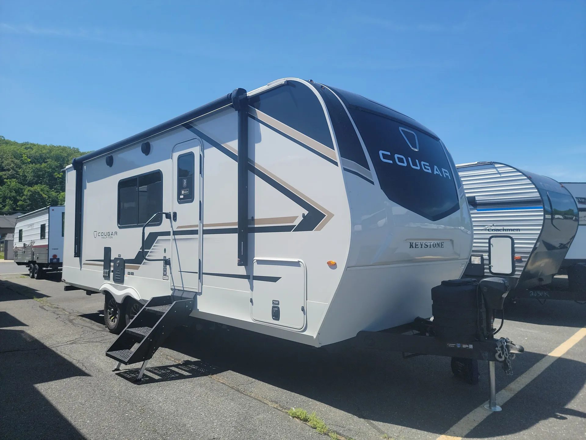 2027 Keystone Cougar Half-Ton 22MLS - Photo 2