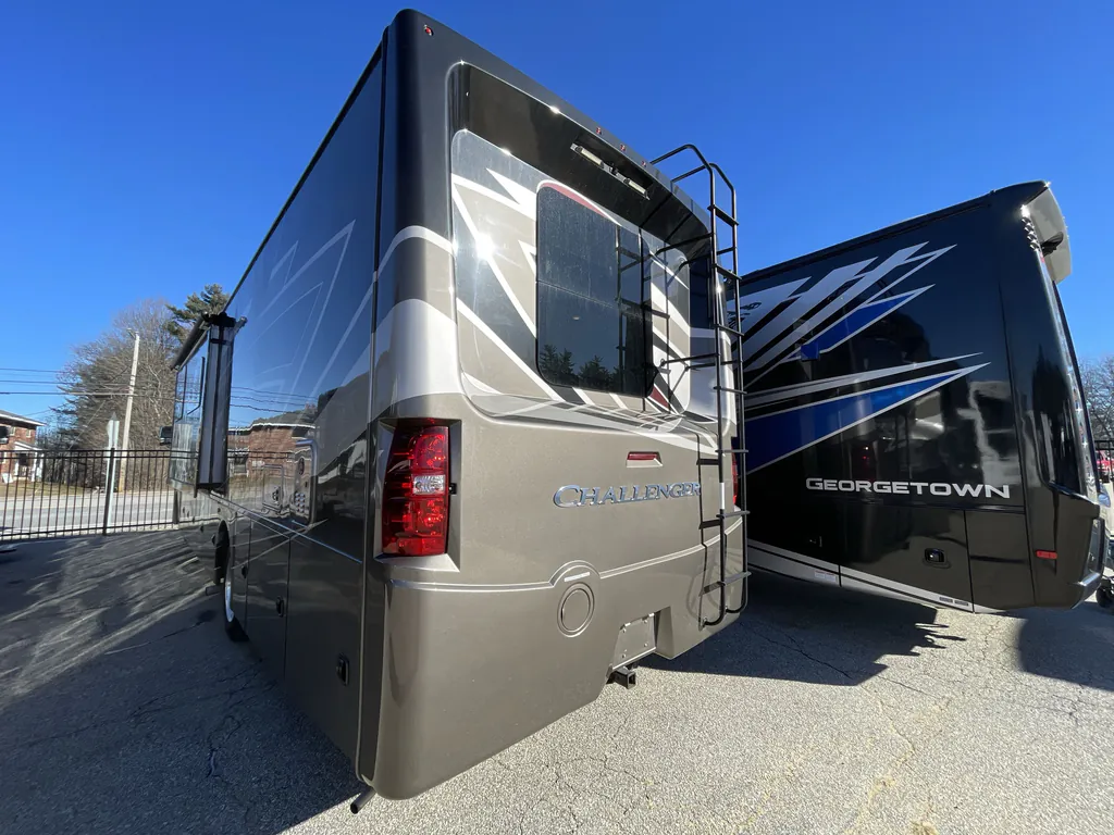 2022 Thor Motor Coach Challenger 35MQ, Photos photo 22