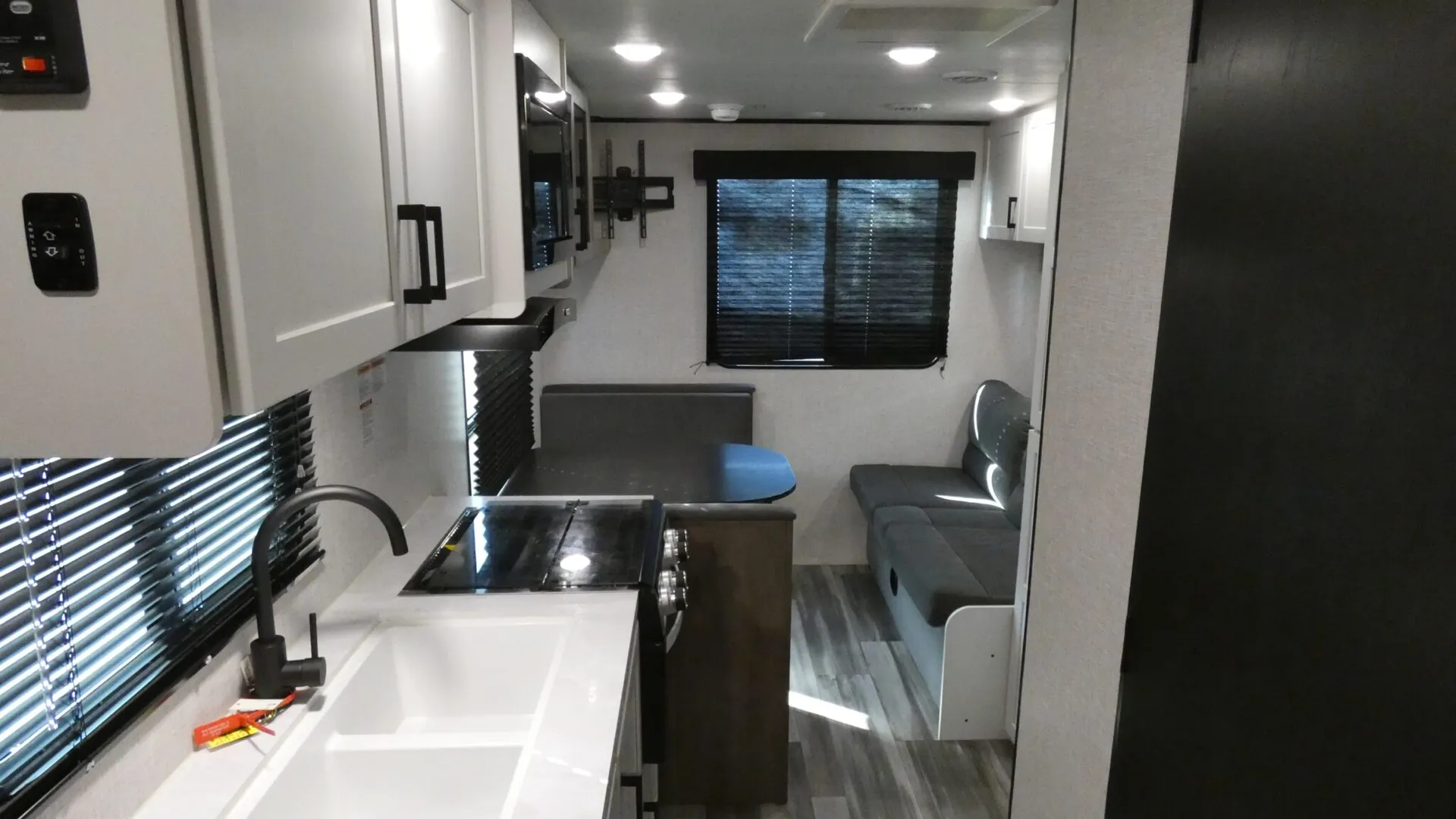 2025 Jayco Jay Flight SLX 210QB - Photo 3