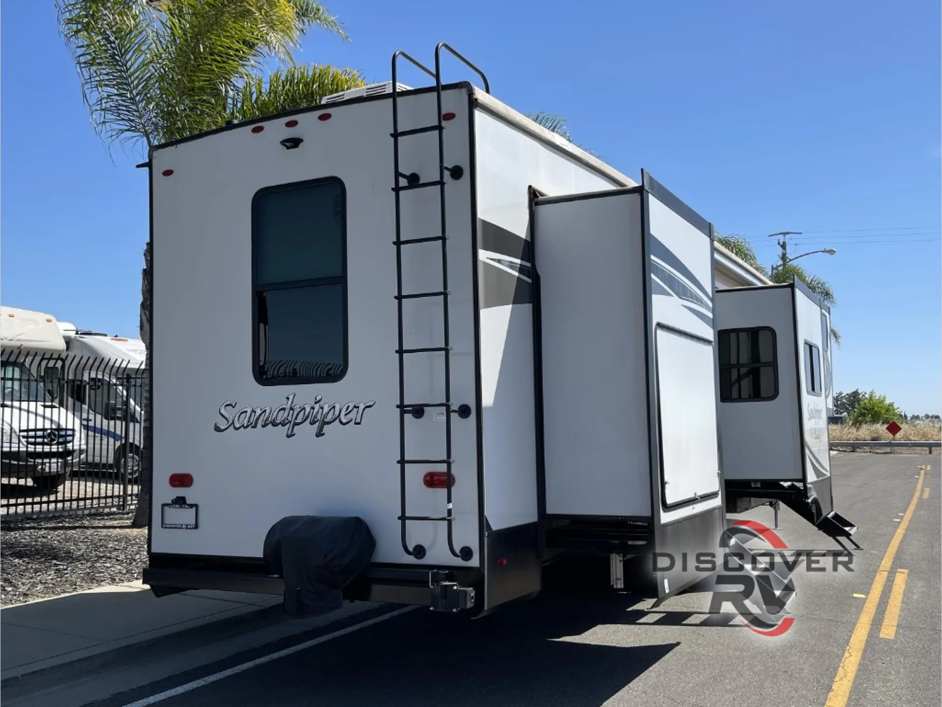 2022 Forest River Sandpiper Luxury 38FKOK - Photo 4