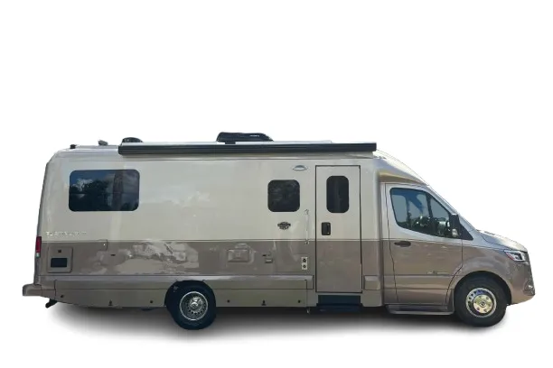Coach House Platinum II 241XL exterior