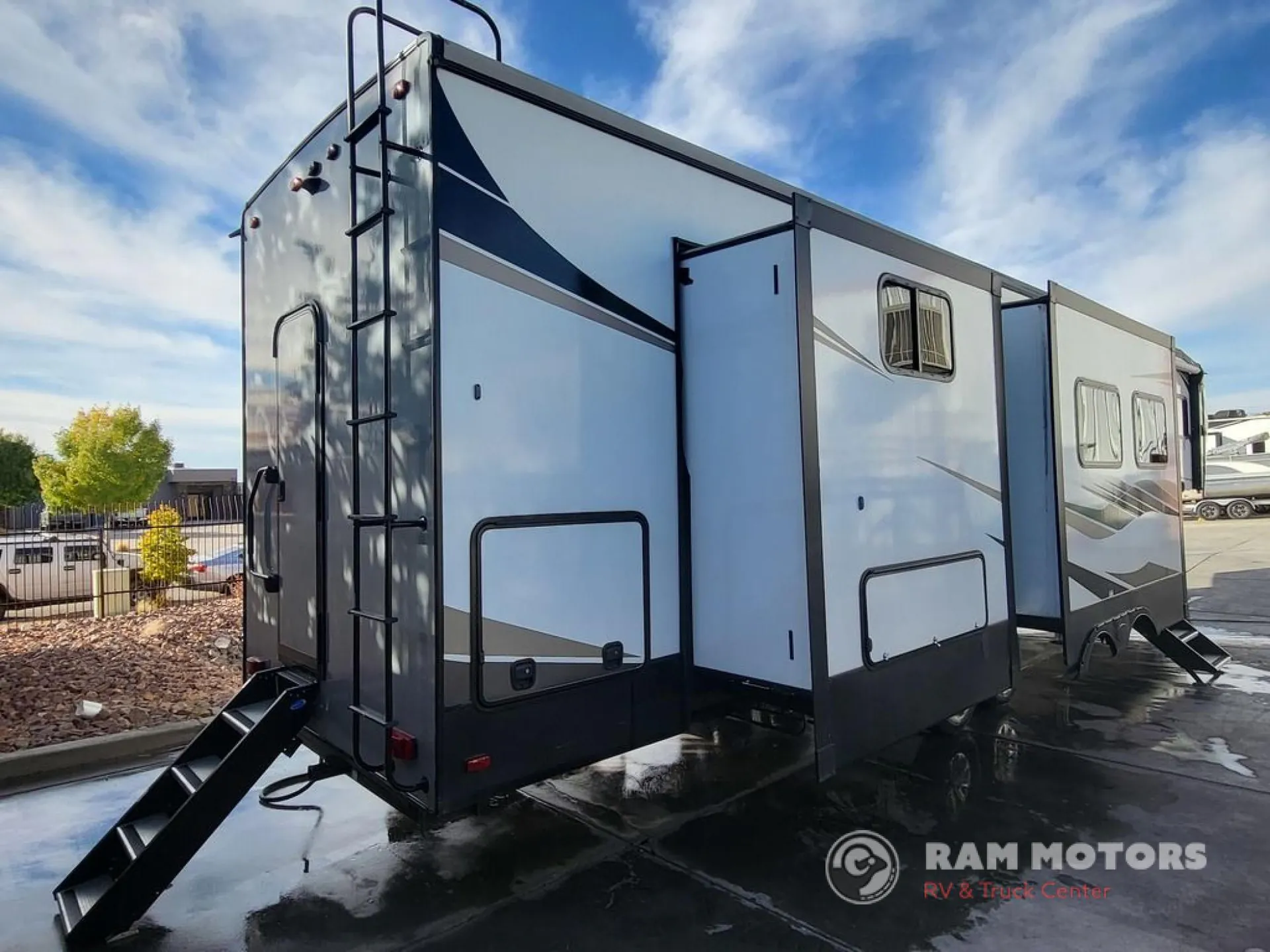 2021 Heartland Bighorn Traveler 37DB - Photo 4