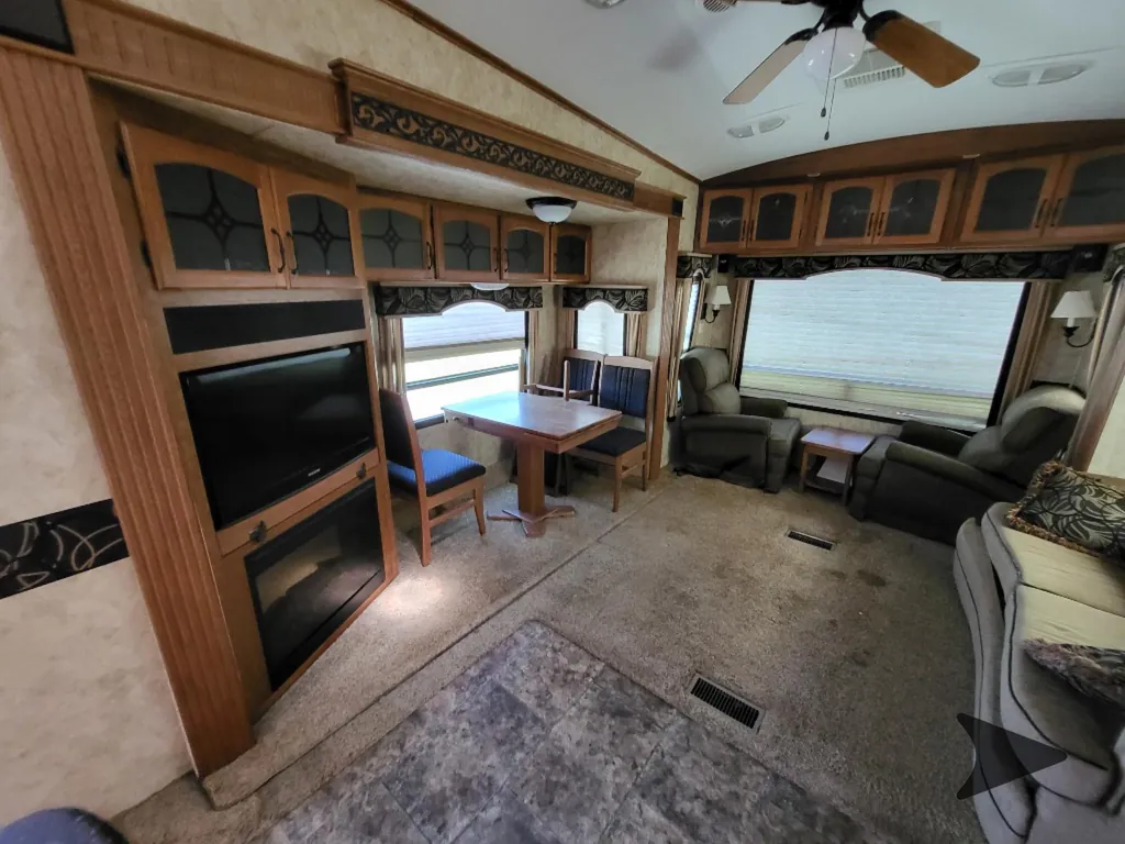 2011 Keystone Montana 3100RL, Photos photo 10
