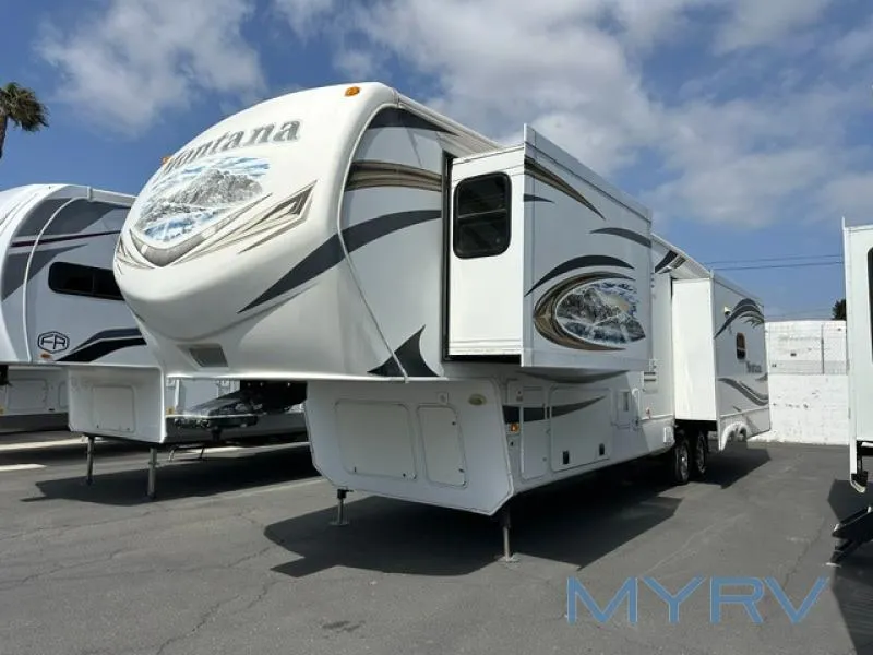 2013 Keystone RV Montana Used    3402 RL - Photo 2