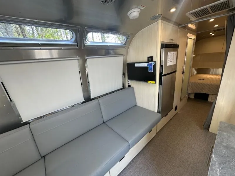 2026 Airstream Flying Cloud 25FB - Photo 2