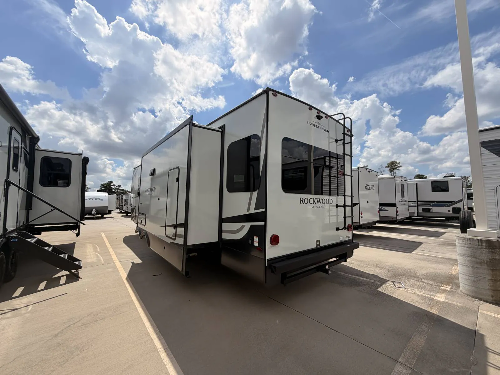 2027 Forest River Rockwood Ultra Lite 2916RL - Photo 3
