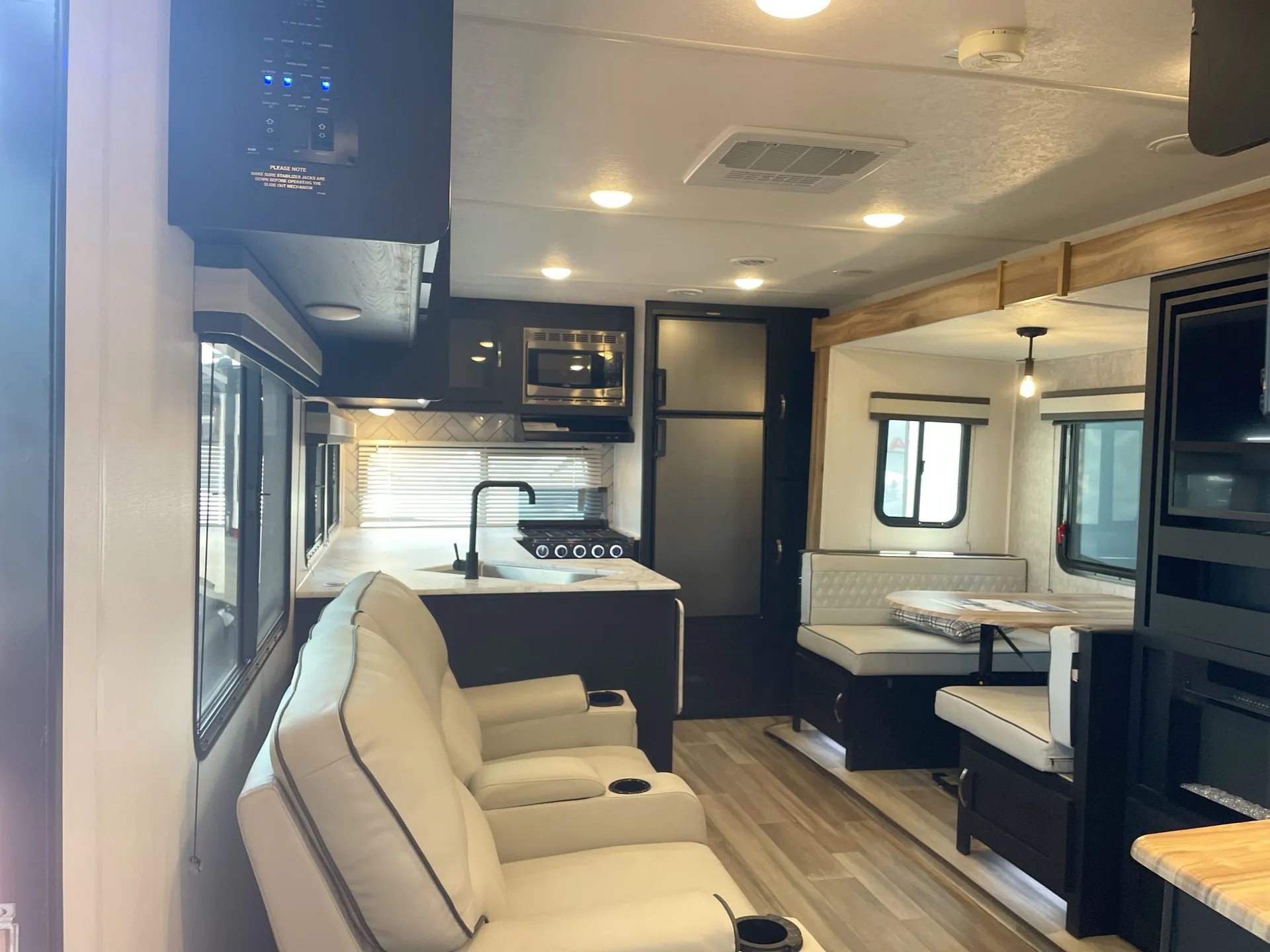 2023 Coachmen Freedom Express Ultra Lite 274RKS — living area main