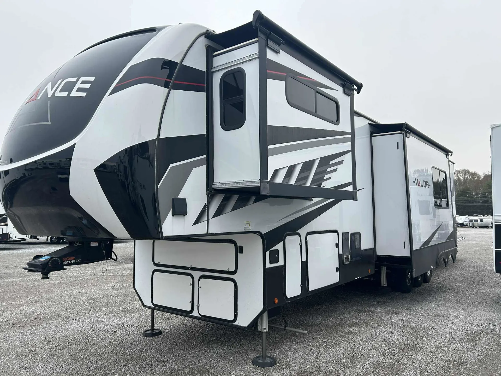 2023 Alliance RV Valor 42V13 - Photo 3