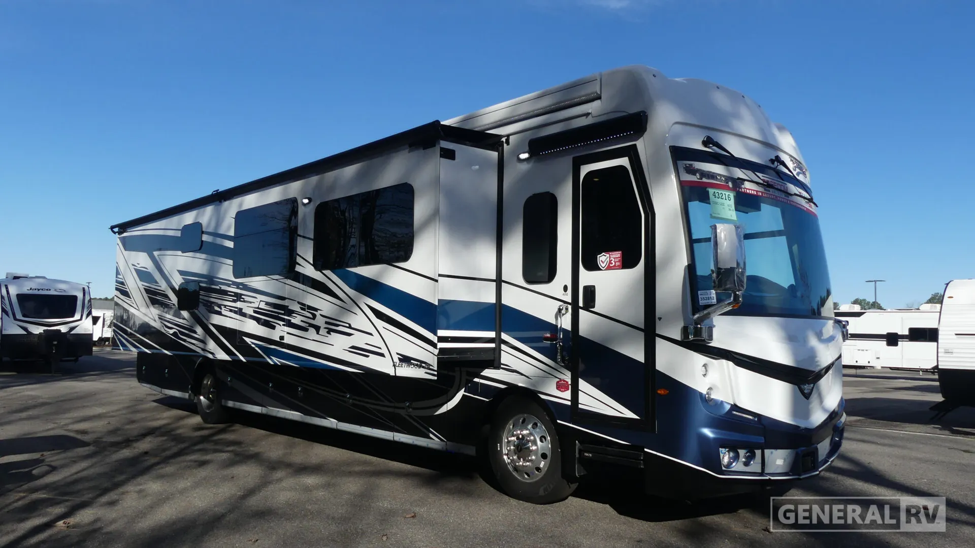2026 Fleetwood Discovery LXE 40G - Photo 2