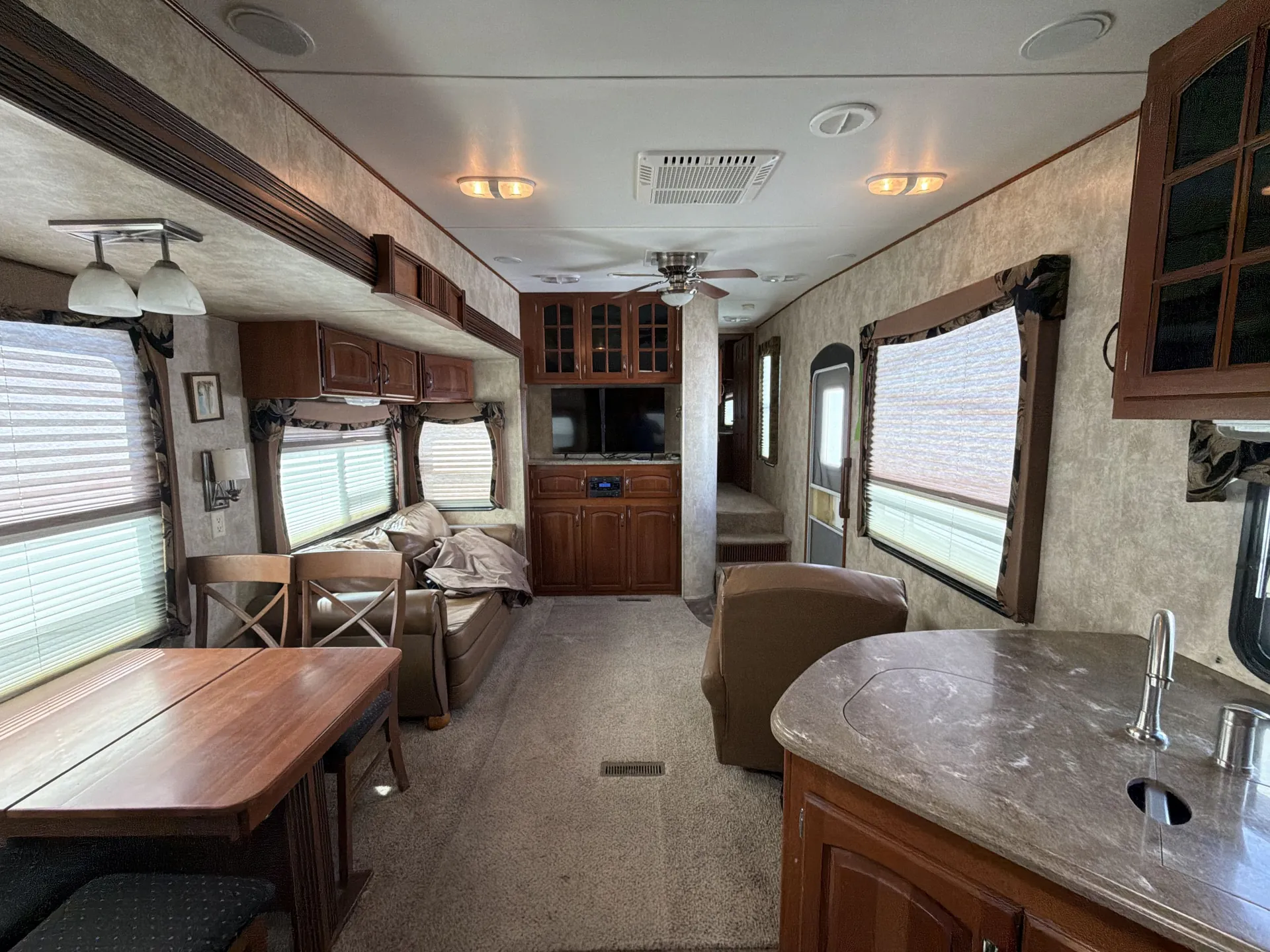2012 Keystone Avalanche 320RK — living area main