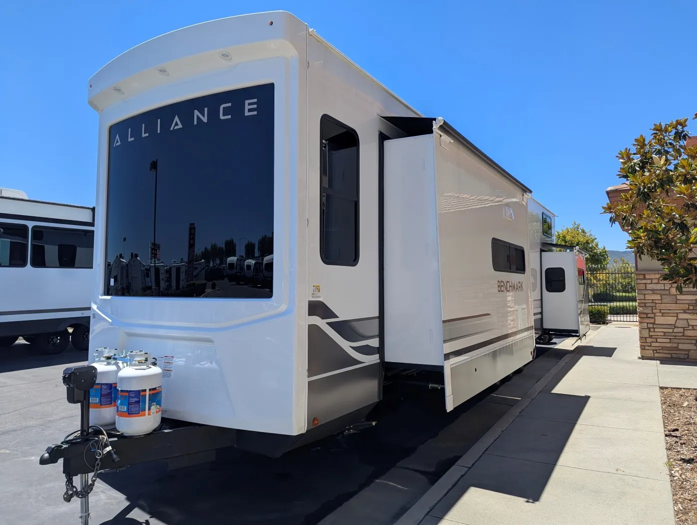 2026 Alliance RV Benchmark 42LFT - Photo 4