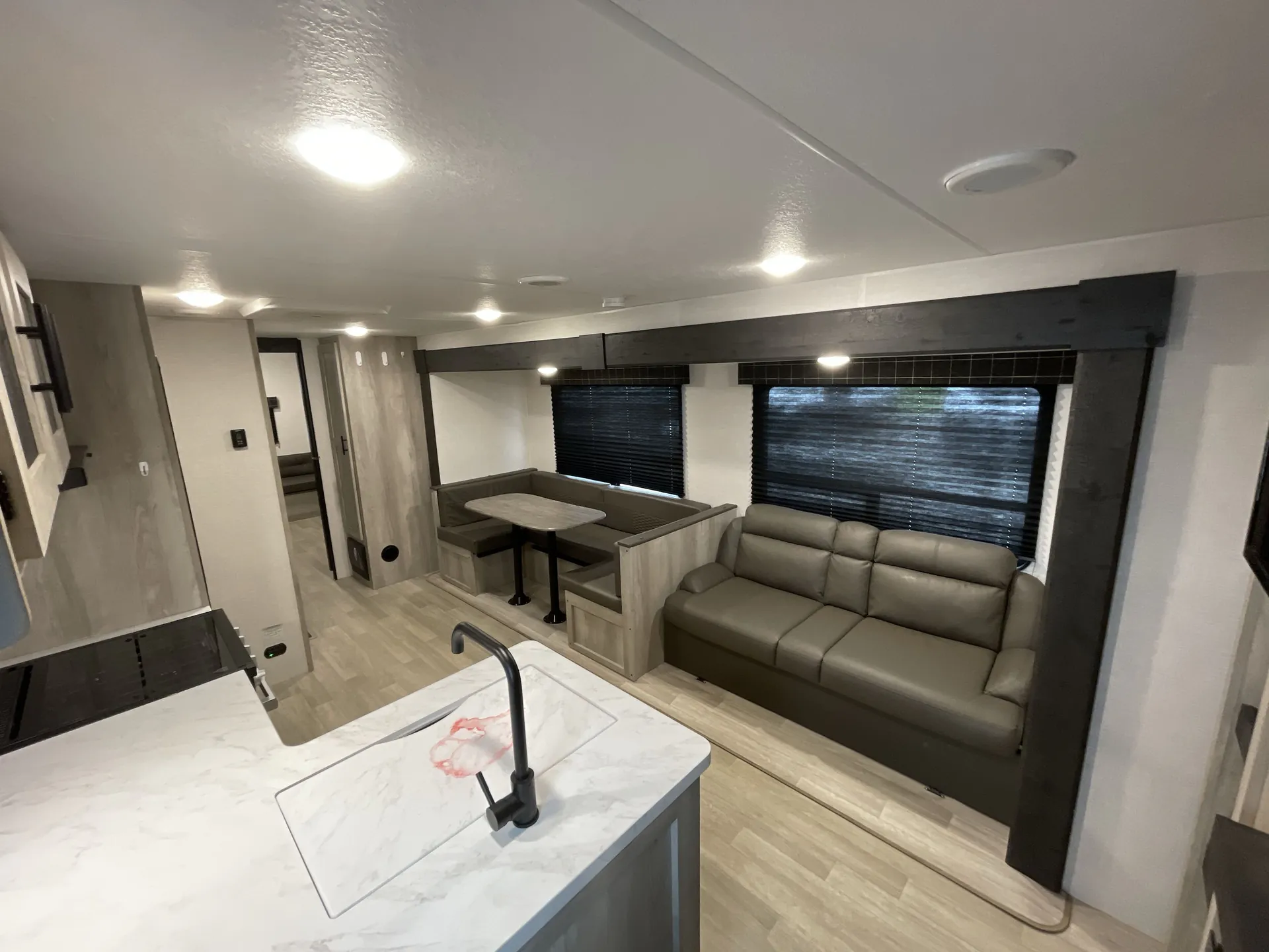 2024 K-Z Rv Sportsmen Se 332BHKSE — living area main