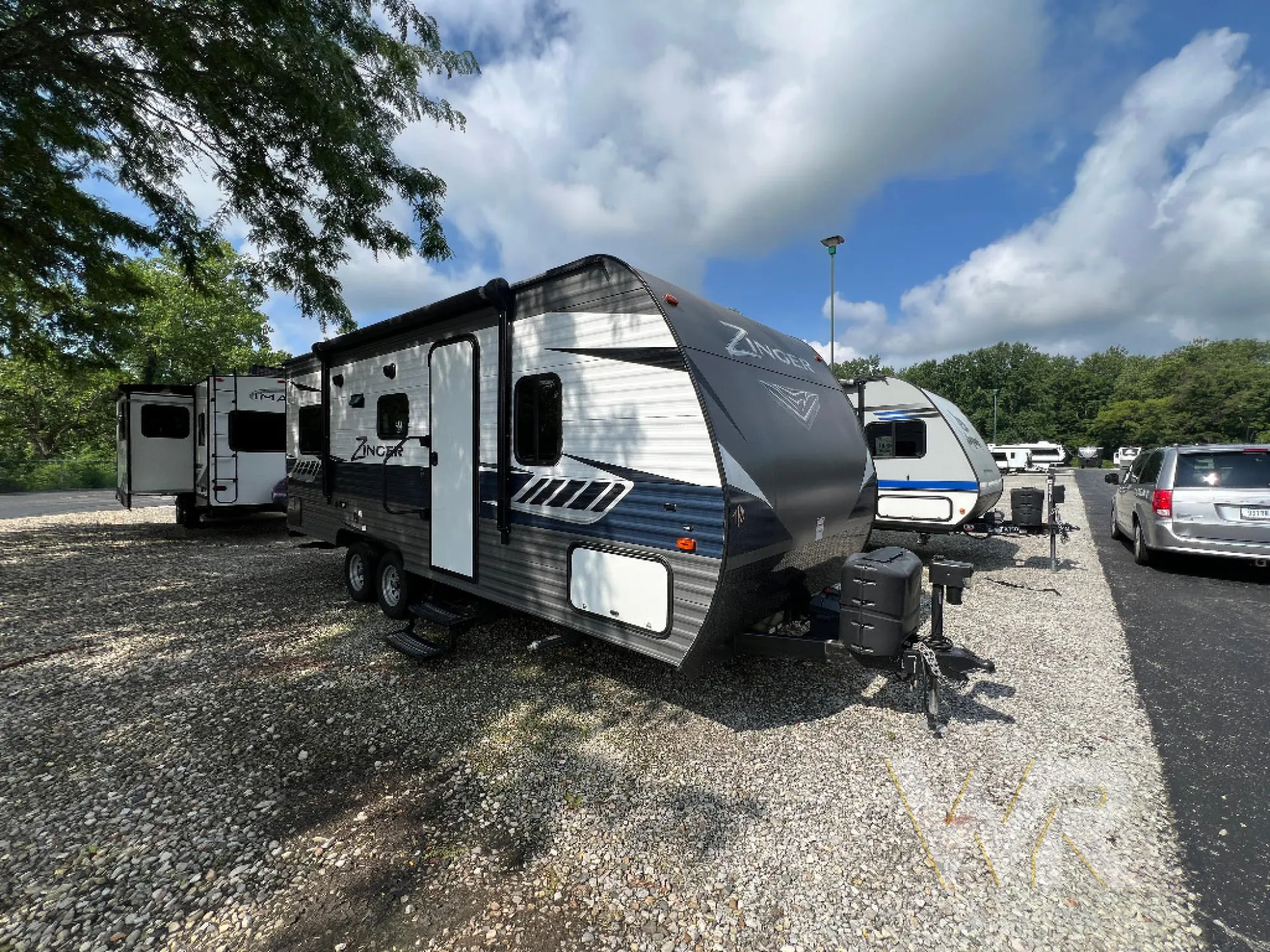 2018 CrossRoads Zinger 211RD - Photo 2